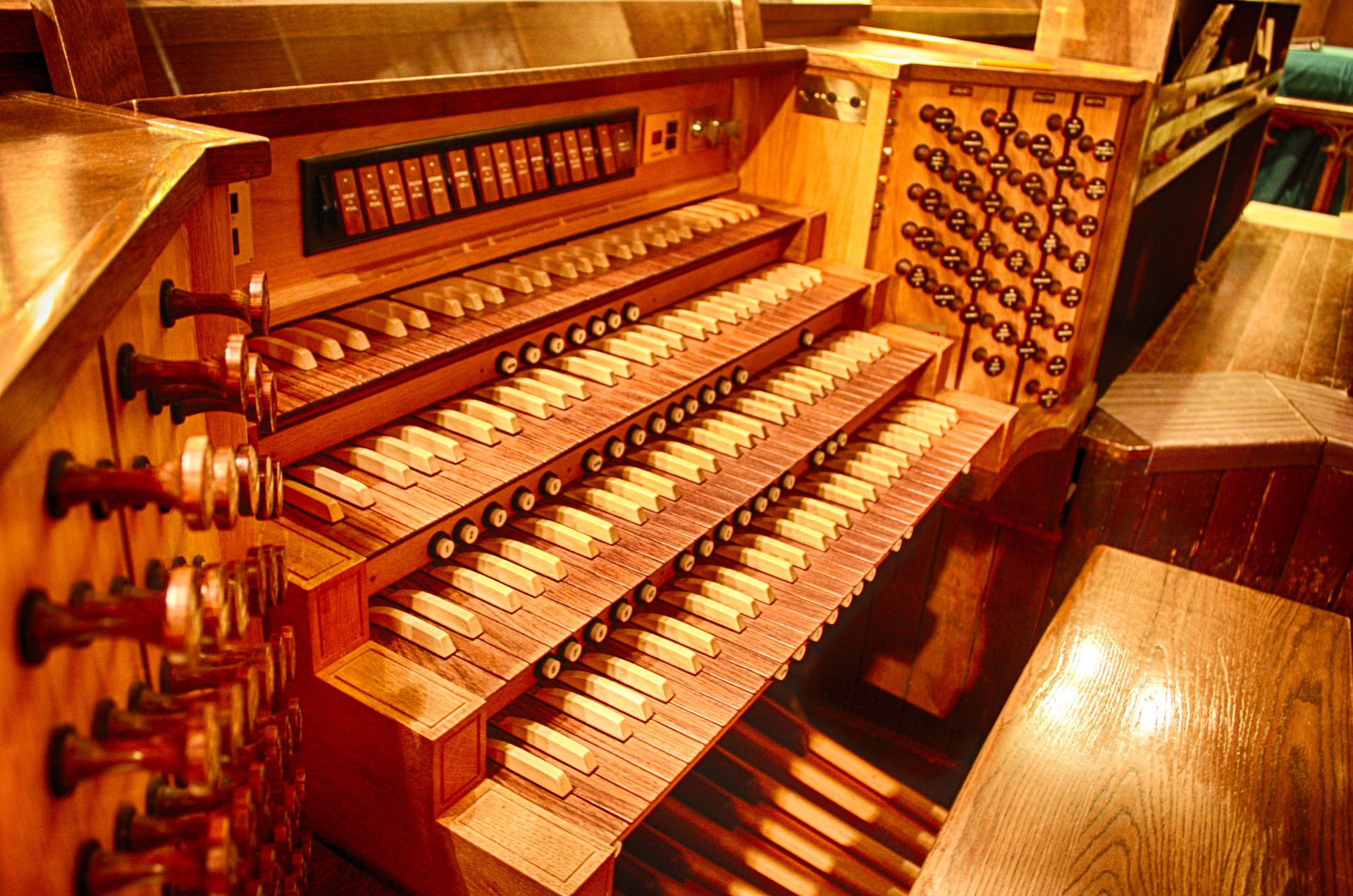 pipe-organ-669589_1920.jpg