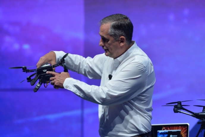 Krzanich_keynote-43-690x460_c.jpg